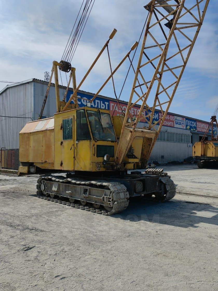 Кран на гусеницах стрела 45м