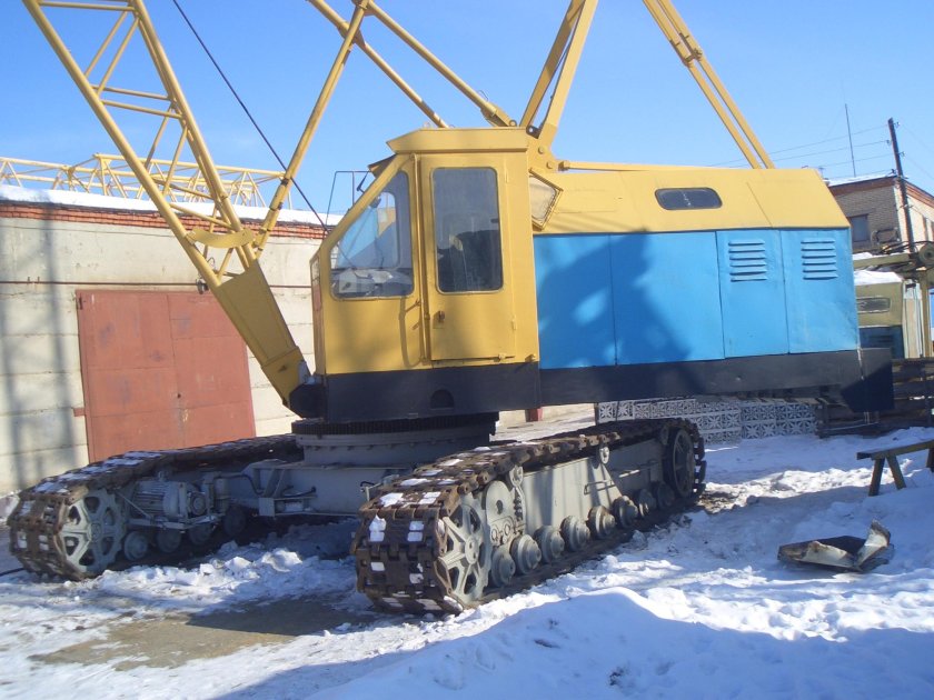 Кран монтажный гусеничный СКГ-40/63