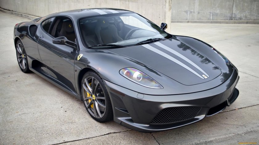 Автомобиль ferrari
