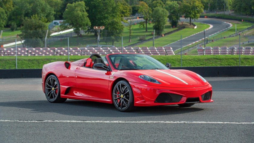 Автомобиль ferrari