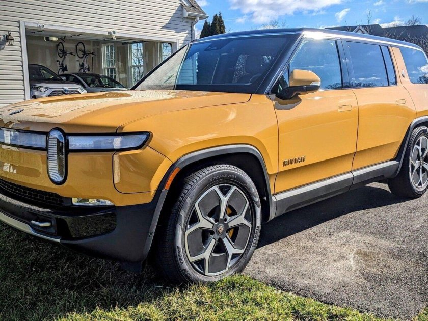 Rivian r1s