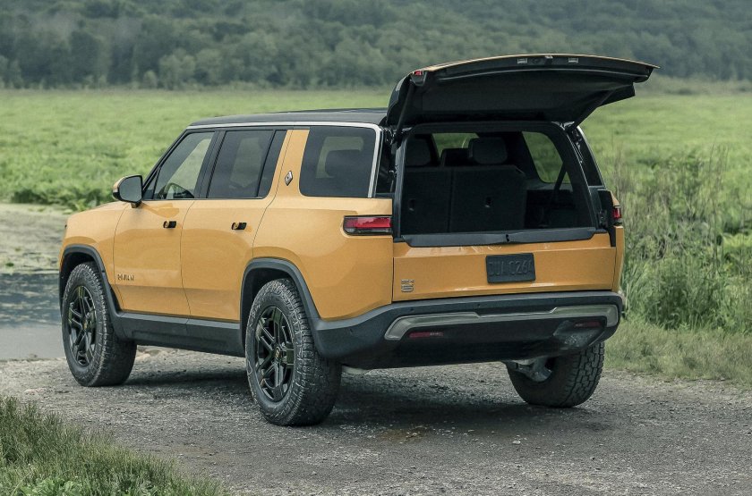 Rivian r1s