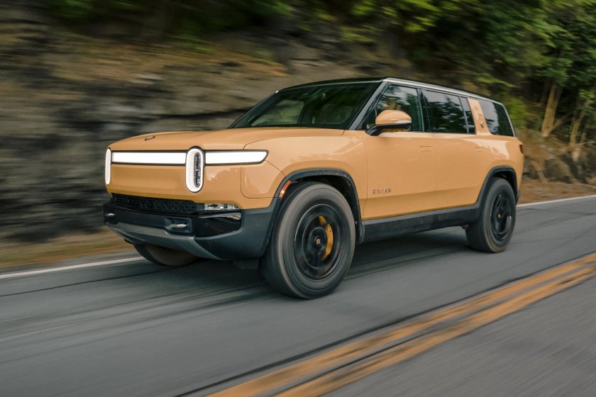 Rivian r1s 2022