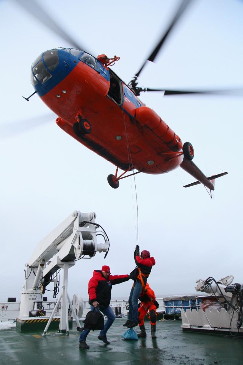 Вертолет спасателей