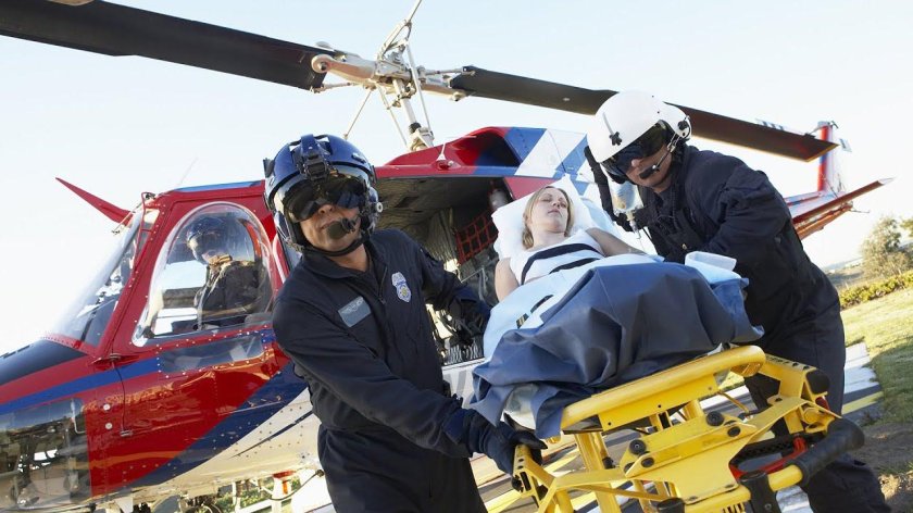 Спасение людей на вертолете в горах