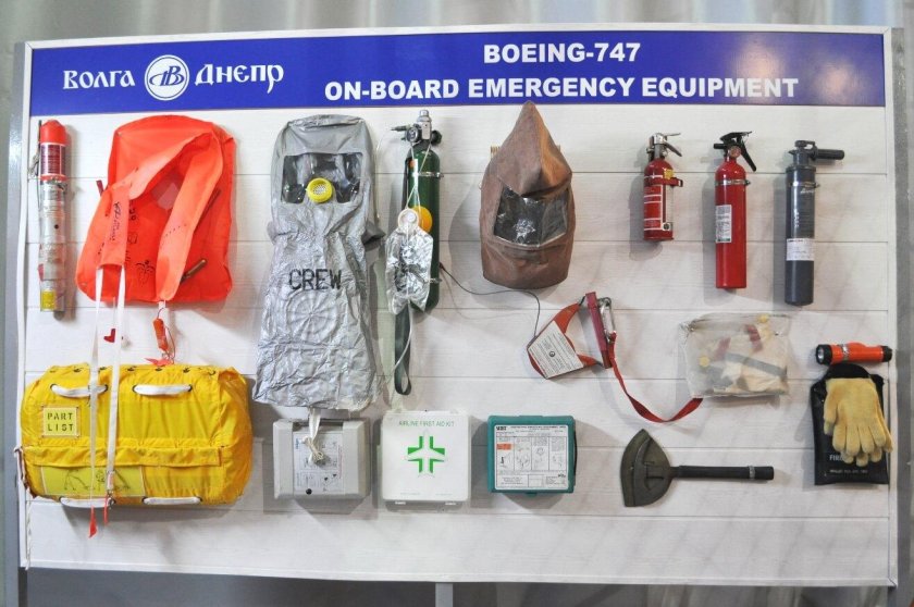 Аварийно-спасательное оборудование самолета