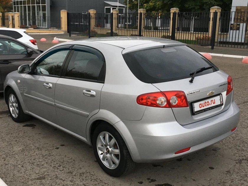 Шевроле Лачетти хэтчбек серебристый
