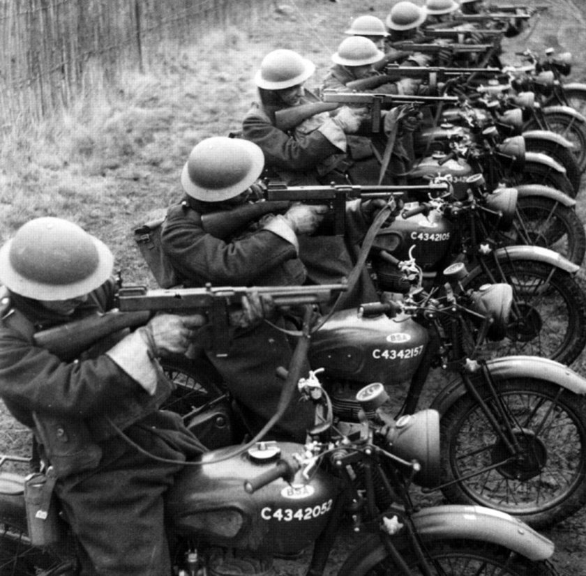 Старый британский мотоцикл военный 1920-тых