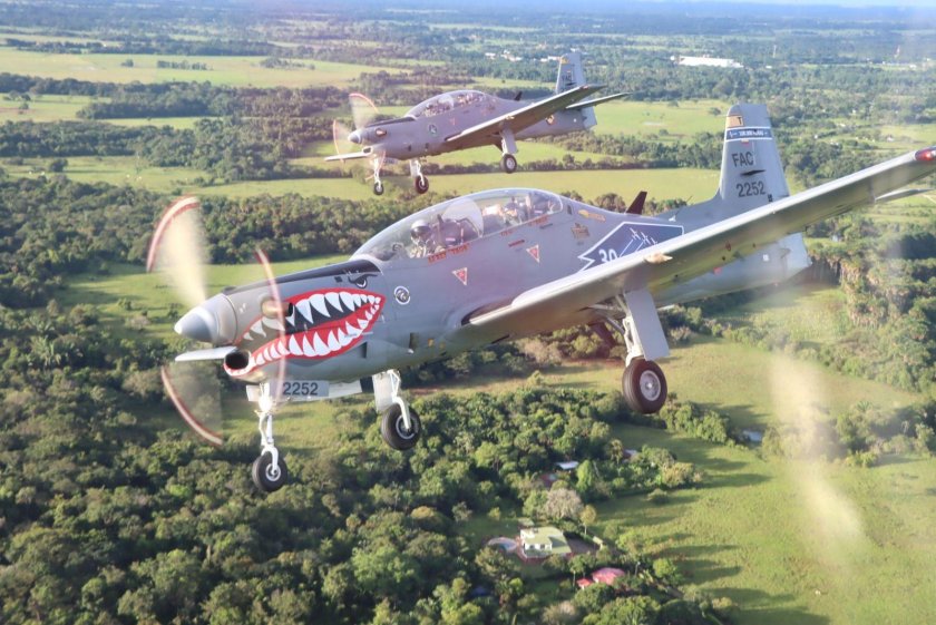 Самолет Тукано Феррари