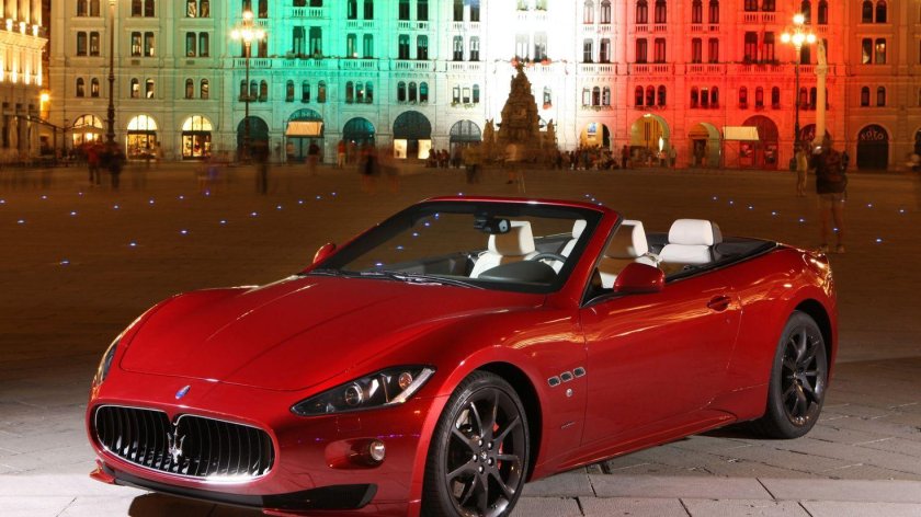 Maserati GRANCABRIO красный