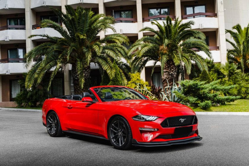 Форд Мустанг кабриолет красный