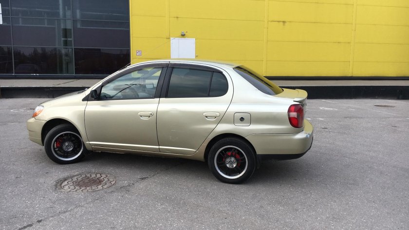 Тойота платц 2001