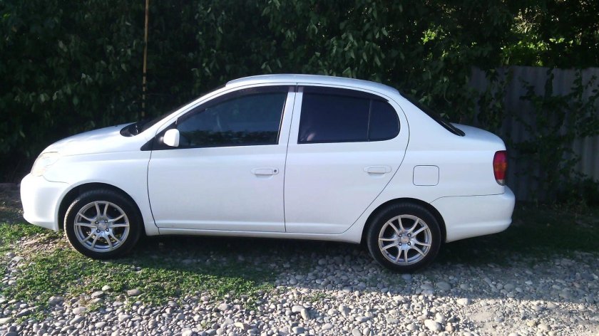 Toyota Platz r15