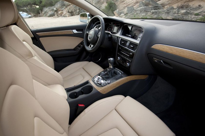 Ауди а4 светлый салон