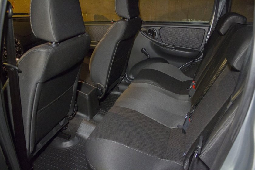 Нива Шевроле салон сзади