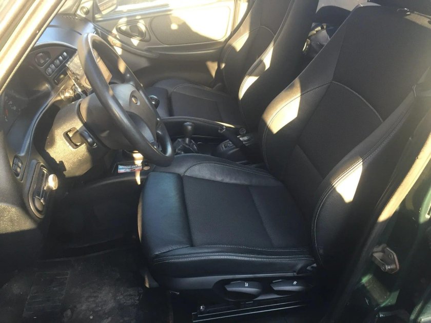 Сиденья от БМВ В ниву Шевроле