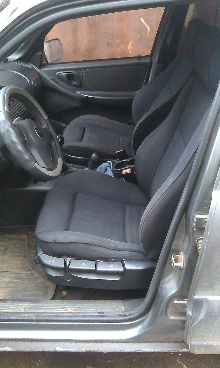 Передние сиденья БМВ е36 на ниву Шевроле