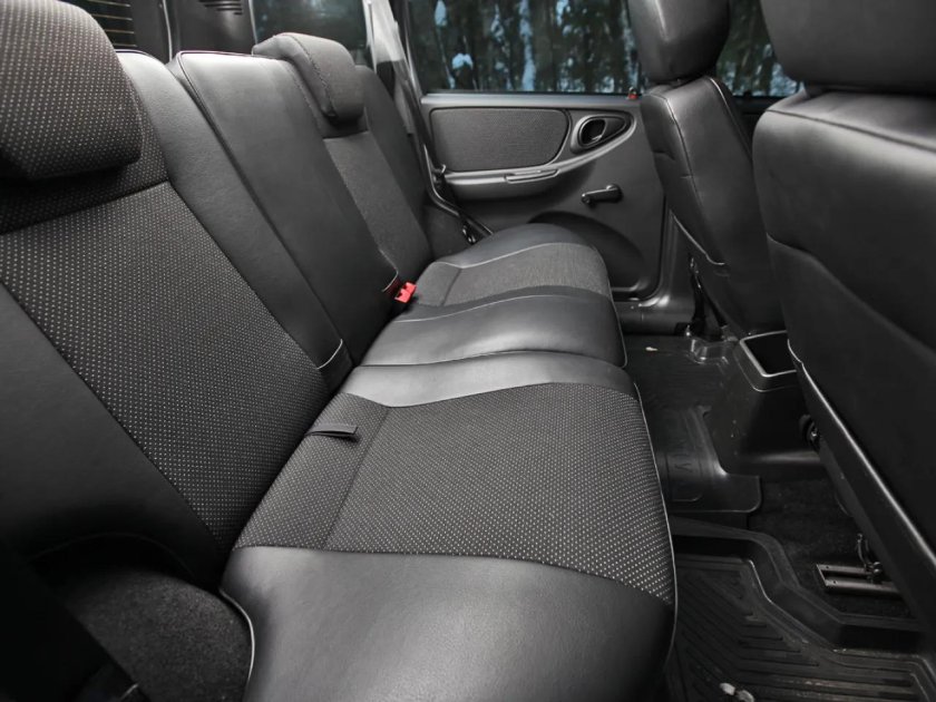 Нива Шевроле салон сзади