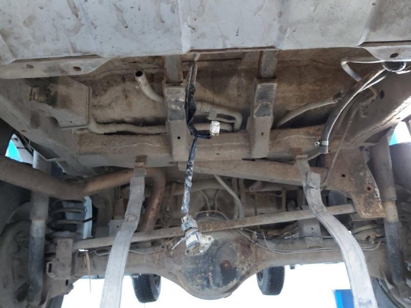 Suzuki Grand Vitara 2001 снизу