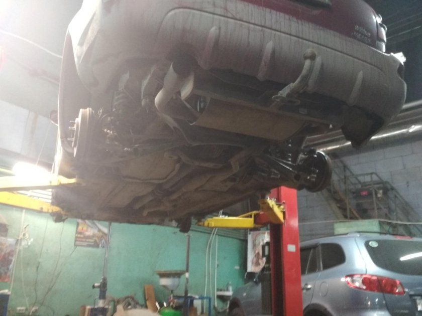 Понтиак Вайб 4wd на подъемнике