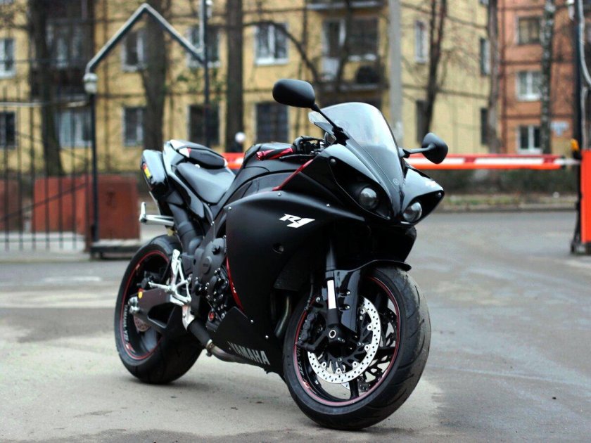 Yamaha YZF-r1 черный