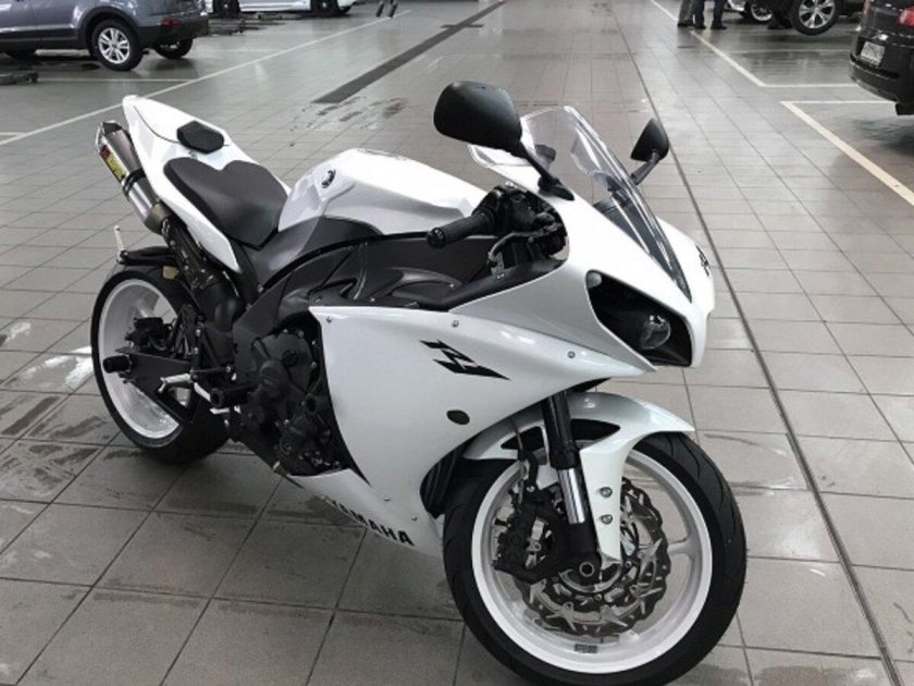Ямаха р1 белая