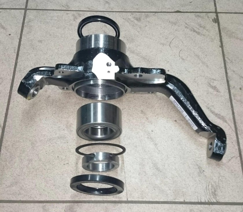 Поворотный кулак Нива Шевроле с нерегулируемыми подшипниками