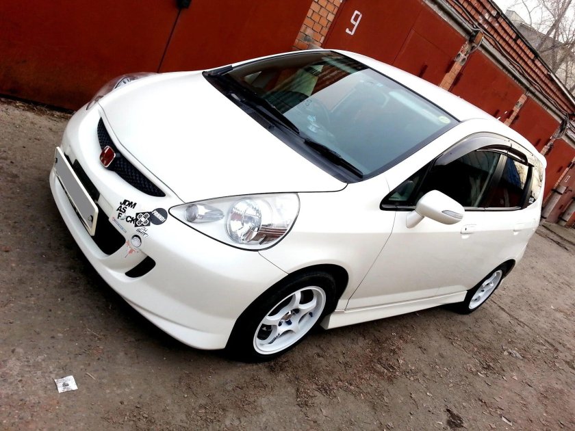 Honda Fit Toyota Vitz