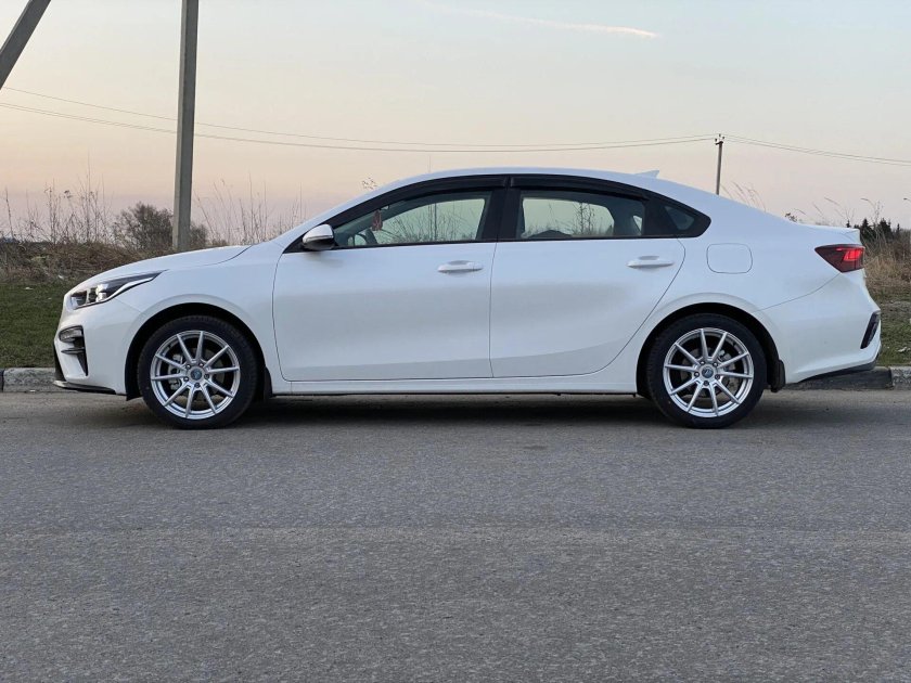 Киа Серато 2021 белая