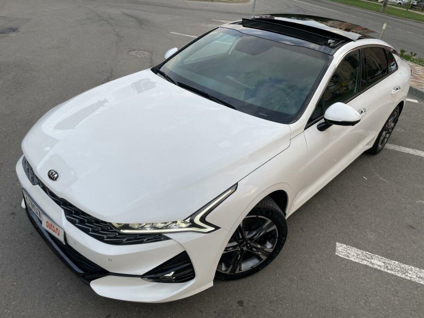 Белая киа к 5