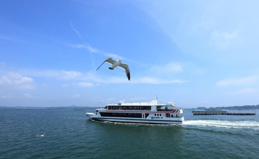 Пароход в море