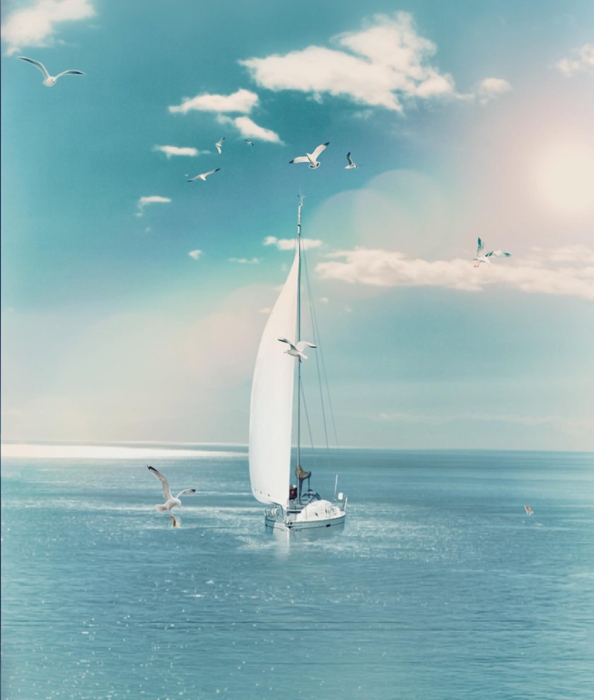 Парусник в море