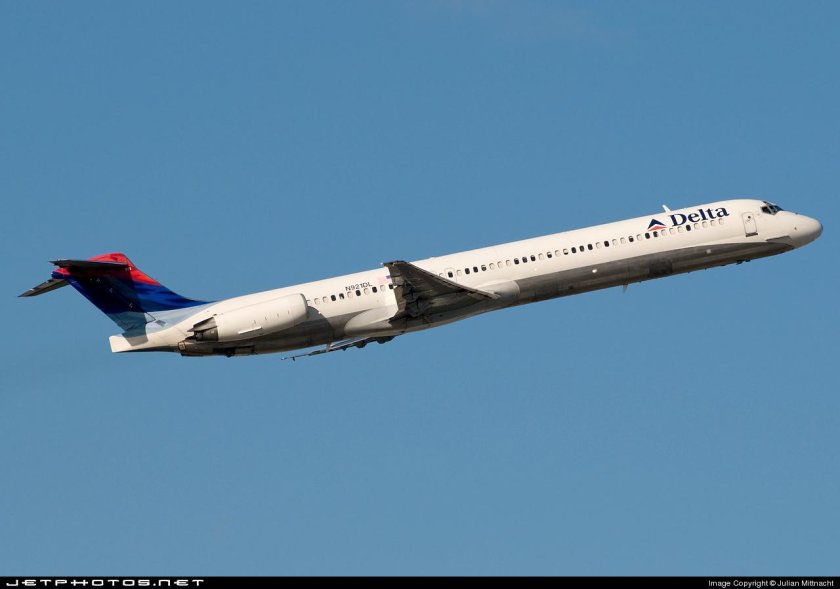 MCDONNELL Douglas MD-88