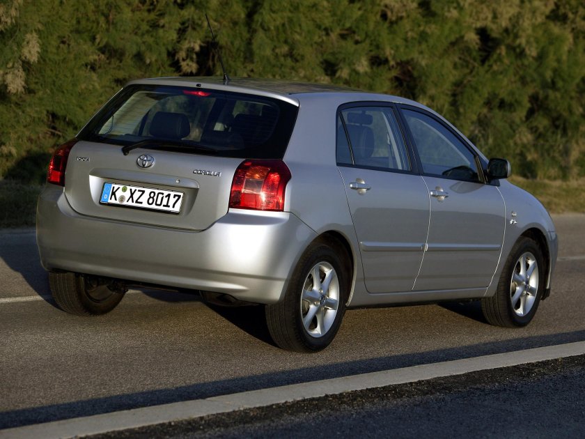 Toyota Corolla 2005 хэтчбек