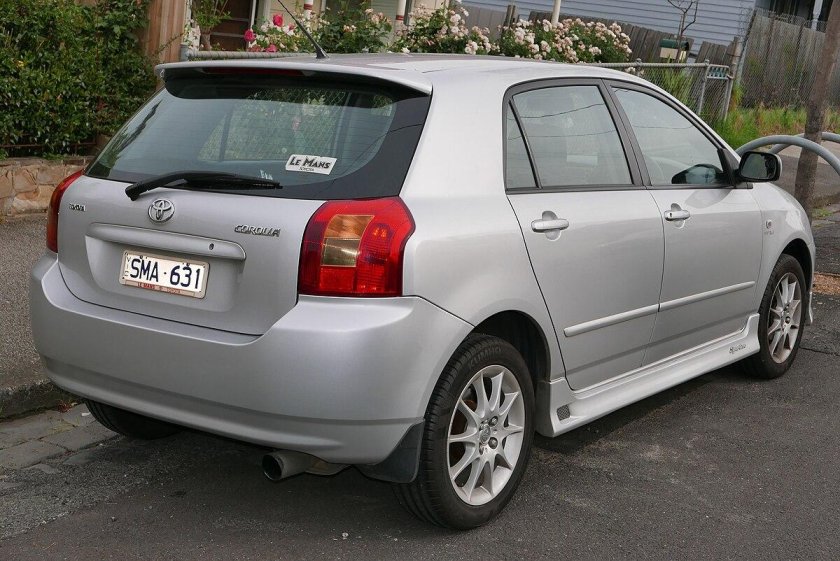 Toyota Corolla 2003 хэтчбек
