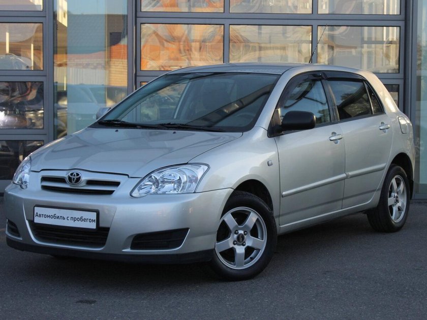 Тойота Королла 2004 хэтчбек