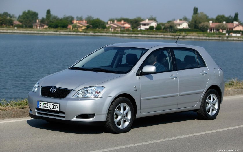 Toyota Corolla 2003 хэтчбек