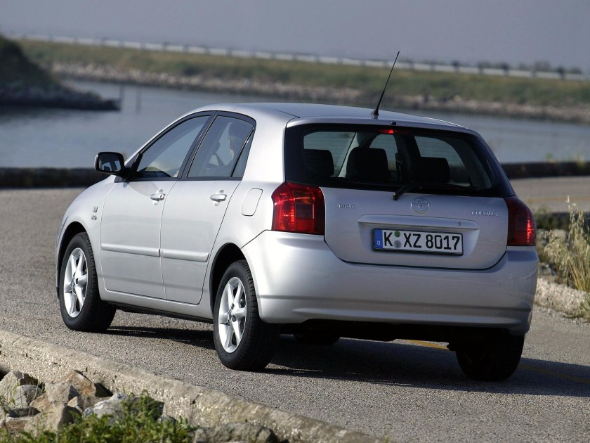 Toyota Corolla 2006 хэтчбек