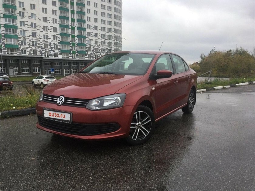 Volkswagen Polo sedan красный