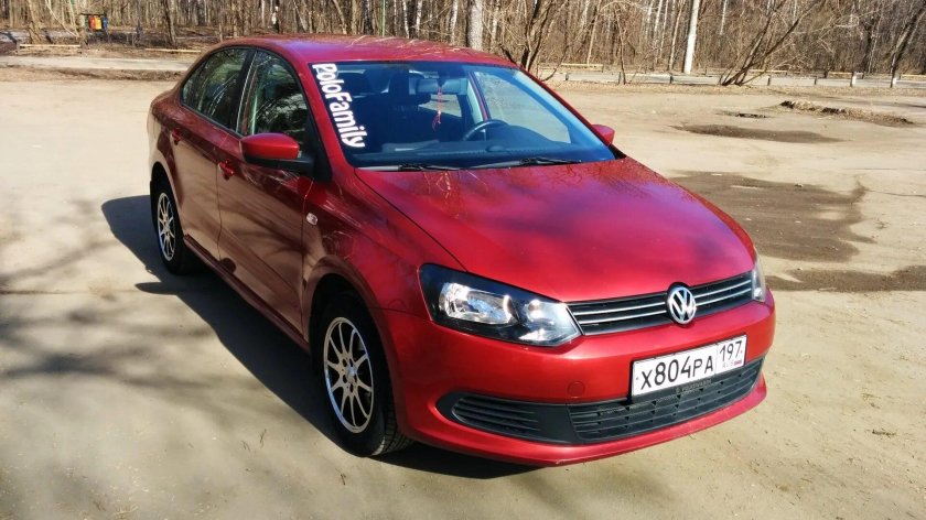 Фольксваген поло седан 2011 красная