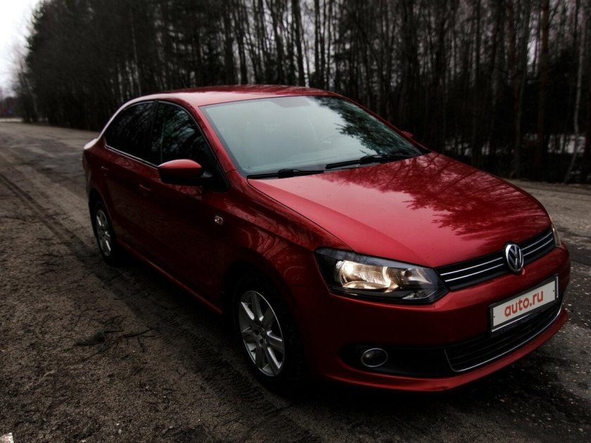 Фольксваген поло красный