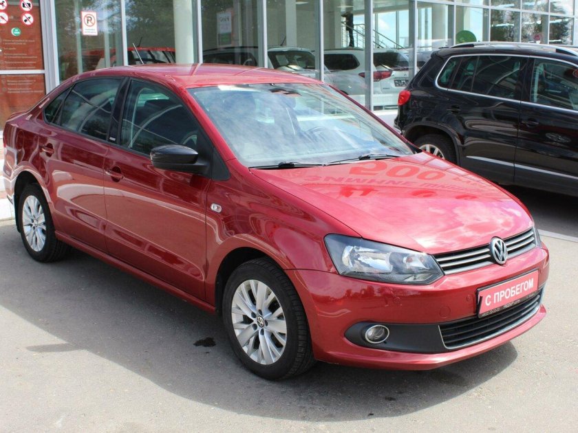 Фольксваген поло седан красный