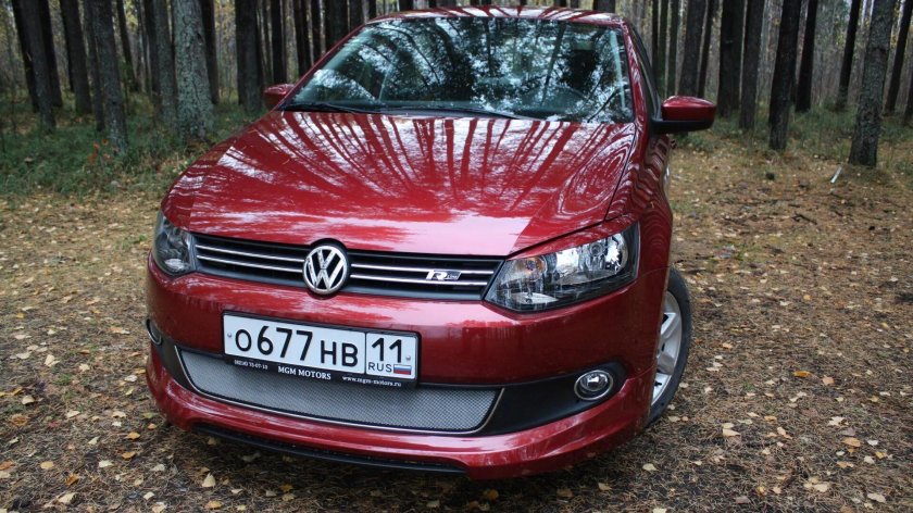 Volkswagen Polo sedan красный
