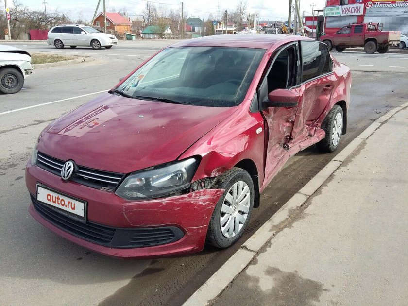 Volkswagen Polo красный