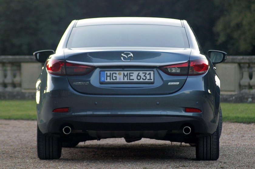 Мазда 6 сзади