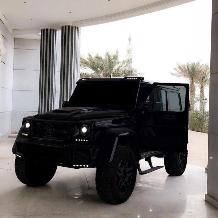 Машина черная пантера