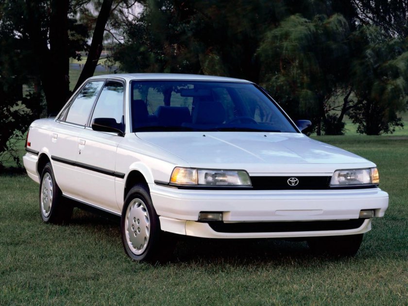 Toyota Camry v20 1986