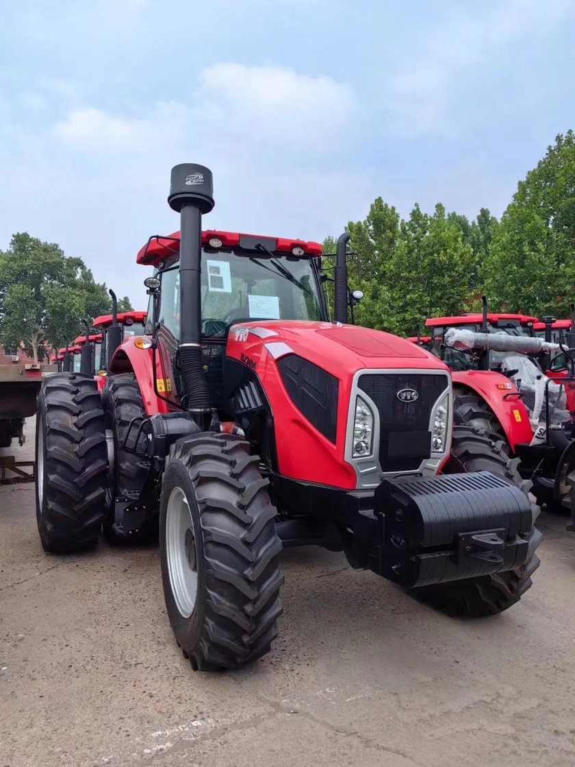 Трактор yto-lx2204