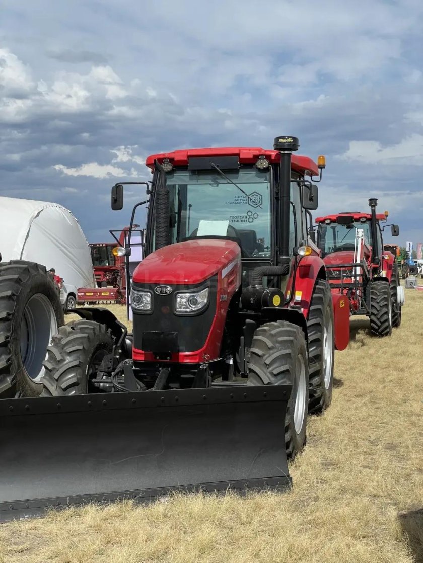 Трактор yto x1304