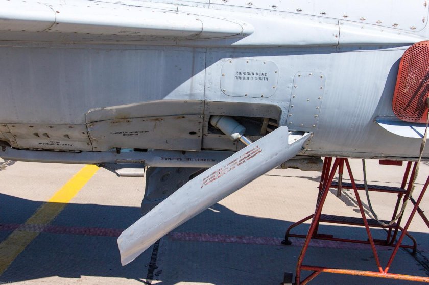 Миг 21 тормозные щитки